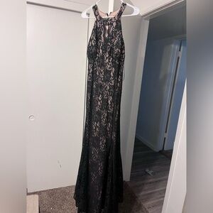 Dress worn once for prom stretchy not itchy and zips up on the back.